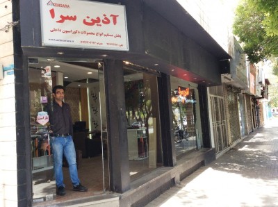 فروش و پخش انواع کاغذ دیواری و ساخت کابینت با قیمت مناسب در اصفهان