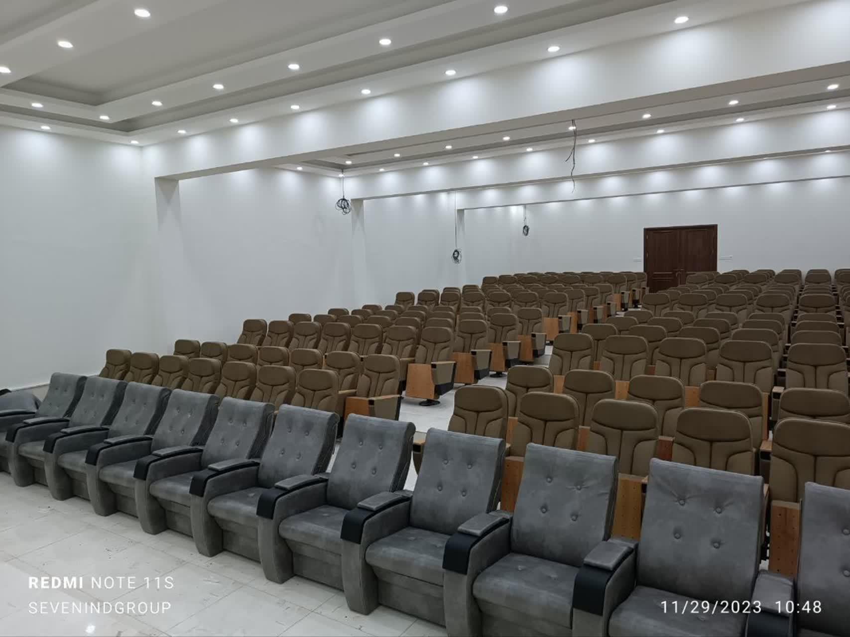 صندلی همایشی و صندلی آمفی تئاتر و سینمایی