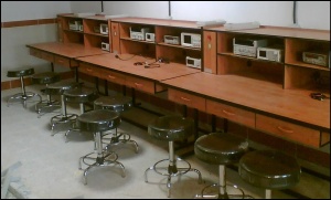 میز آزمایشگاه الکترونیک ساخت انواع میزهای آزمایشگاهی وصنعتی
